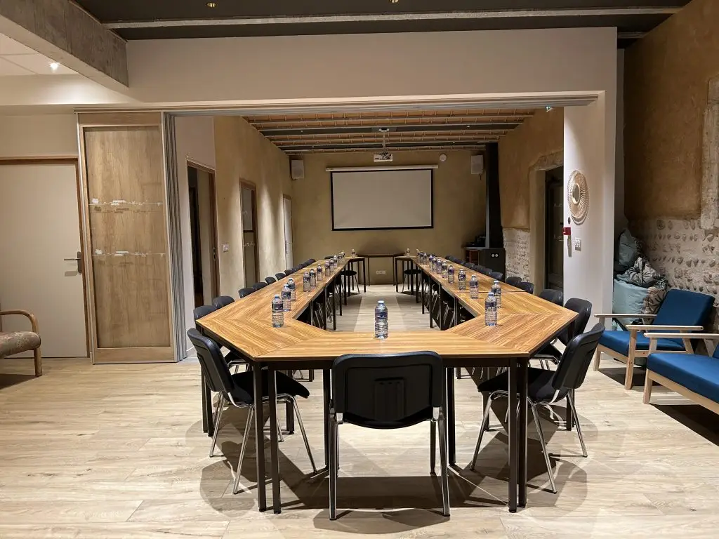 Salle de réunion modulable pour séminaire de direction dans l’Ain