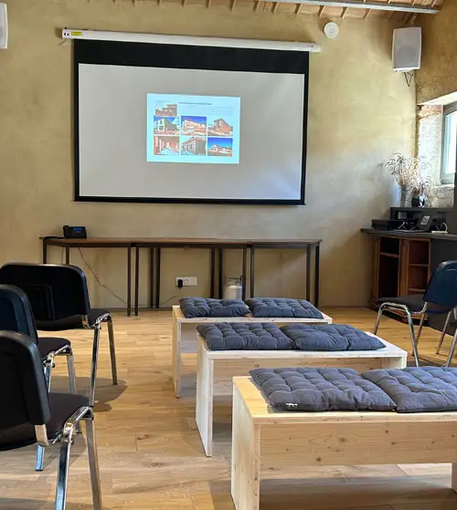 Salle de réunion équipée pour séminaire résidentiel d’entreprise dans l’Ain